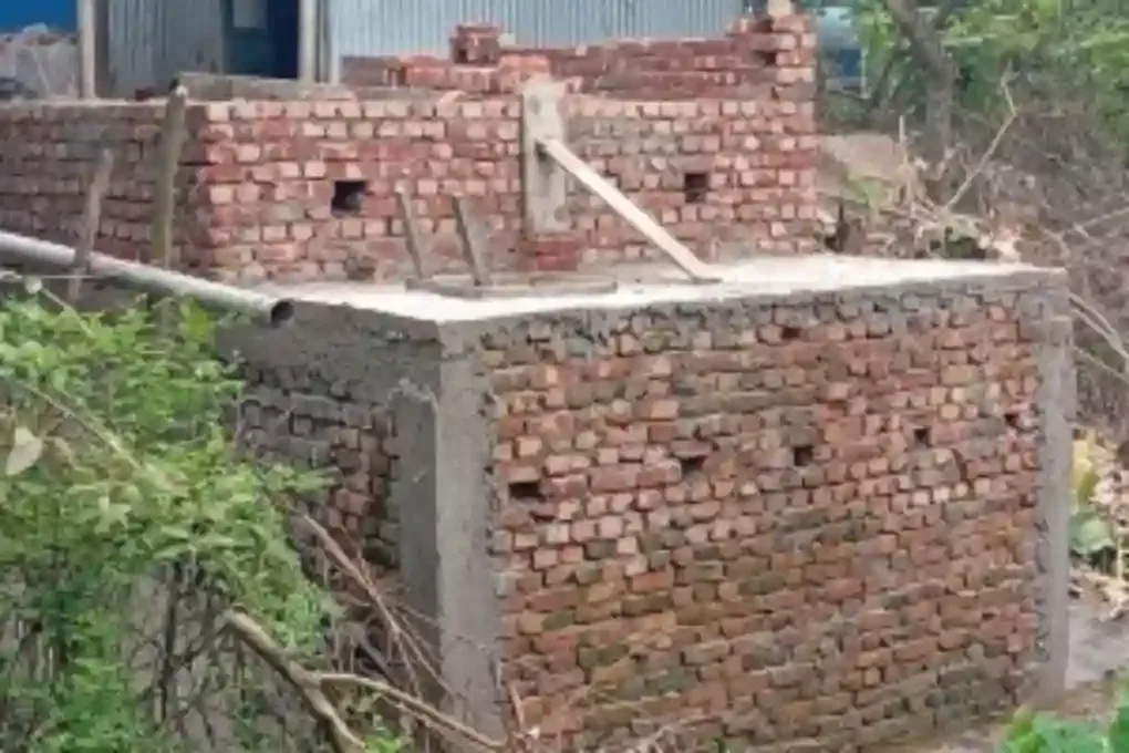 নবীনগরে খালের ওপর সেপটিক ট্যাংক, ইউএনওর অভিযানে উচ্ছেদ