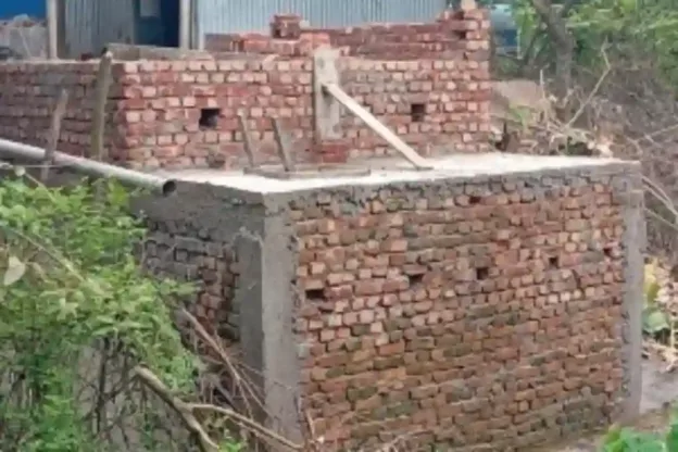 নবীনগরে খালের ওপর সেপটিক ট্যাংক, ইউএনওর অভিযানে উচ্ছেদ